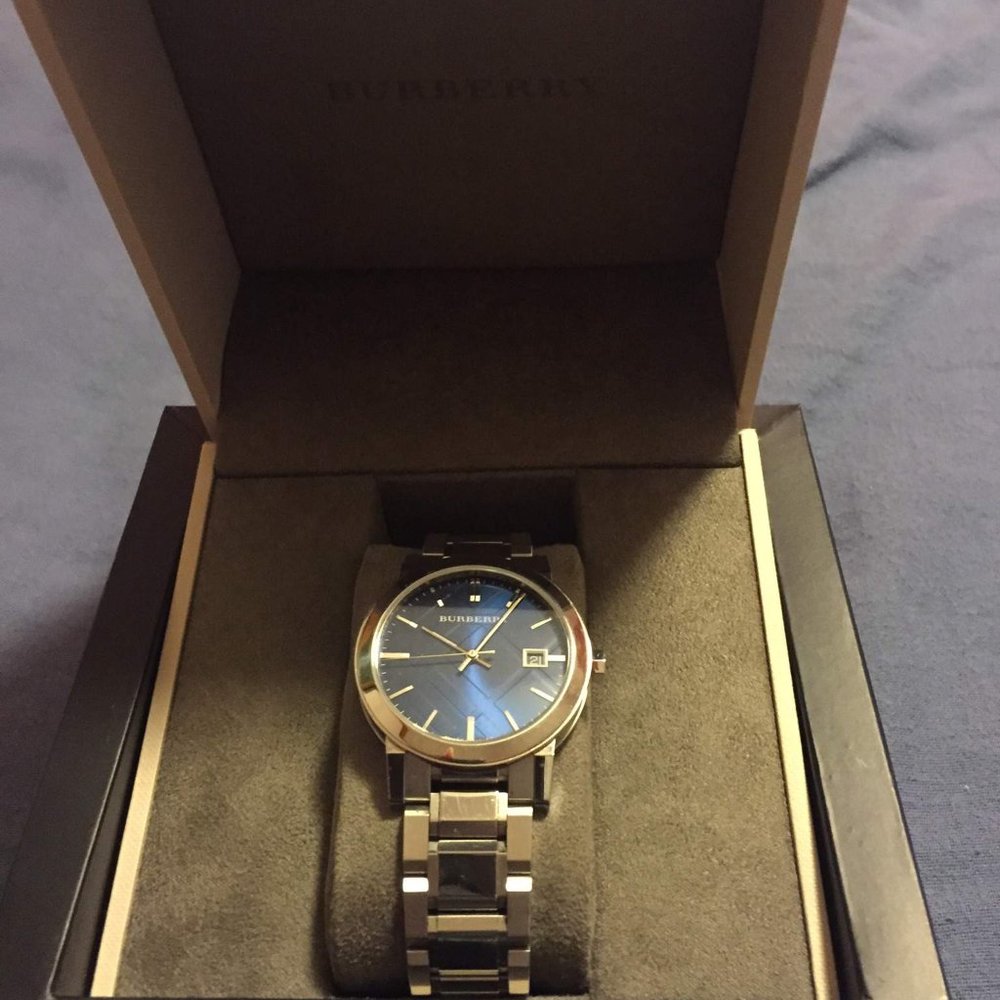 MENS BURBERRY SAPHIRE BLUE EMBOSSED WATCH - Picture 2 of 4